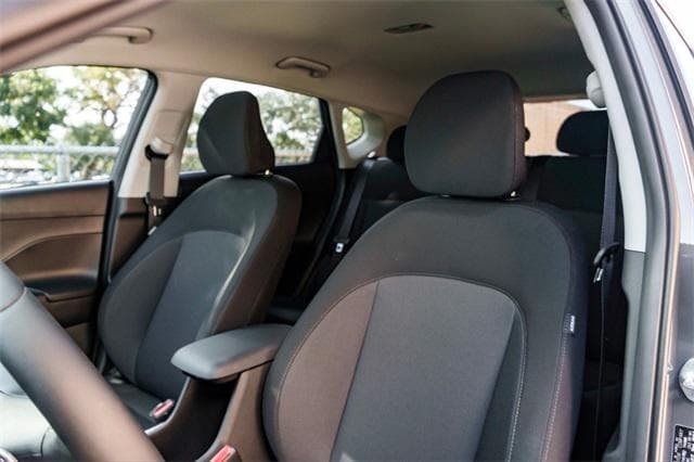 2025 Hyundai Kona EV SEL - Photo 9