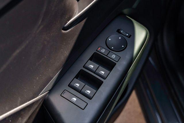 2025 Hyundai Kona EV SEL - Photo 18
