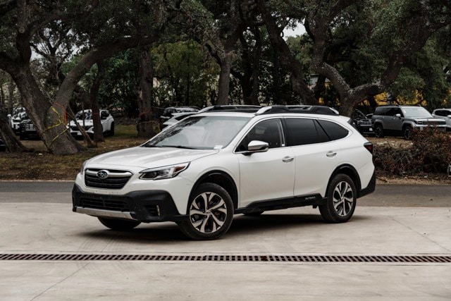 2022 Subaru Outback Touring's photo