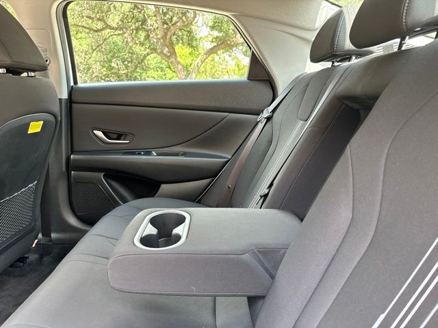 2025 Hyundai Elantra SEL - Photo 28
