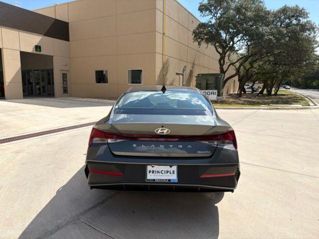 New 2026 Hyundai Elantra SE Sedan