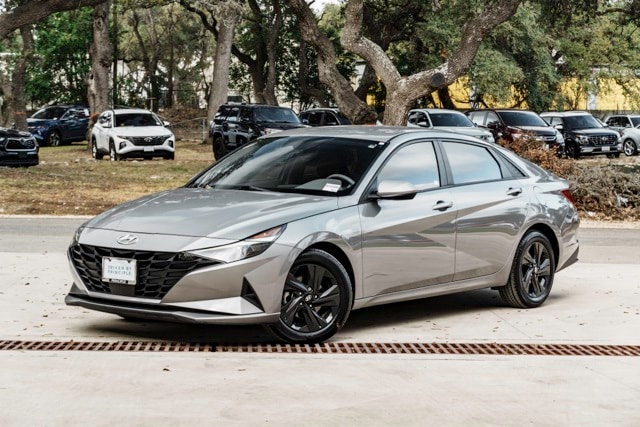 2021 Hyundai Elantra SEL's photo