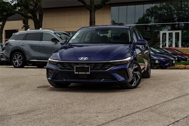 2025 Hyundai Kona SEL photo 2