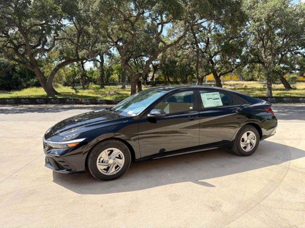 New 2026 Hyundai Elantra SE Sedan