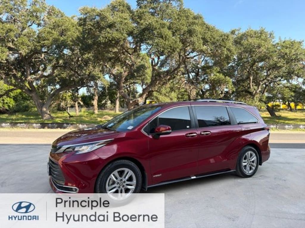 Used 2021 Toyota Sienna Limited Minivan/Van