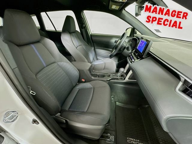 2025 Toyota Corolla Cross SE - Photo 26