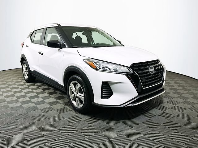 2024 Nissan Kicks S's photo