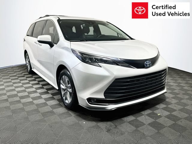 Certified Pre-Owned 2025 Toyota Sienna XLE 7 Passenger