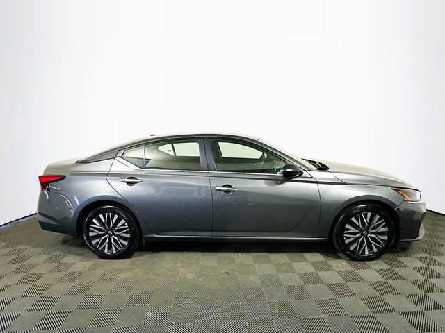 2025 Nissan Altima SV - Photo 9