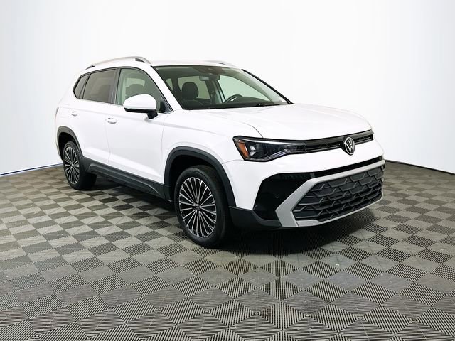 2025 Volkswagen Taos 1.5T SE's photo