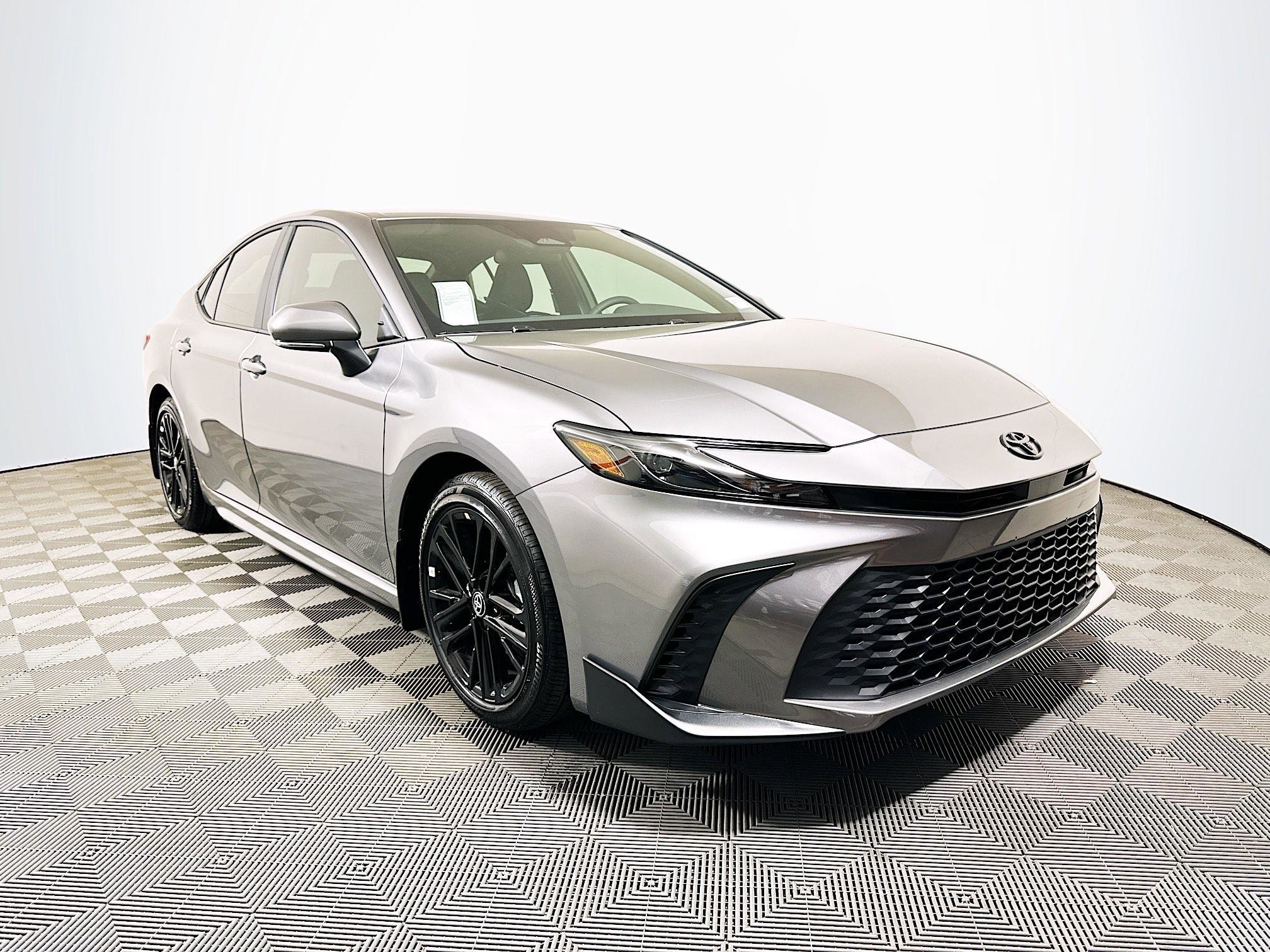 2026 Toyota Camry SE's photo