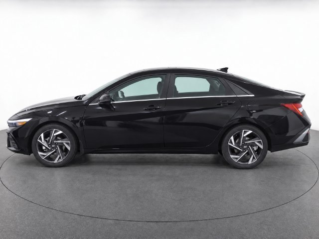 Used 2025 Hyundai Elantra SEL Convenience Sedan