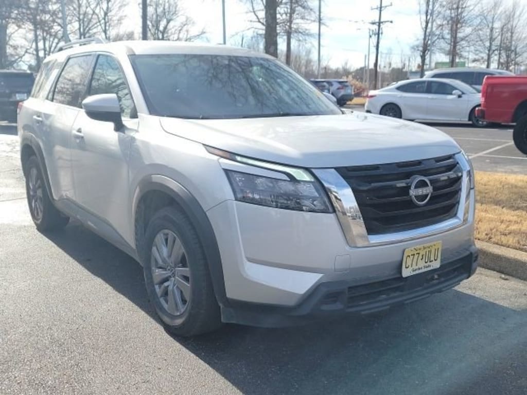 Used 2024 Nissan Pathfinder SV SUV