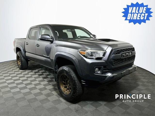 Pre-Owned 2017 Toyota Tacoma TRD Sport V6