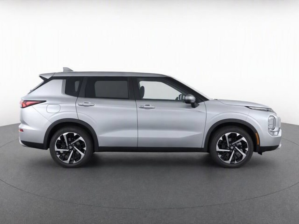 Used 2024 Mitsubishi Outlander SE SUV