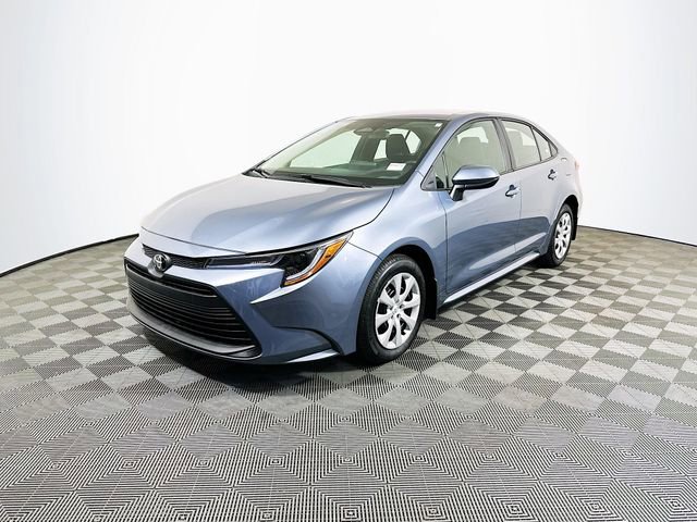 2025 Toyota Corolla LE photo 3