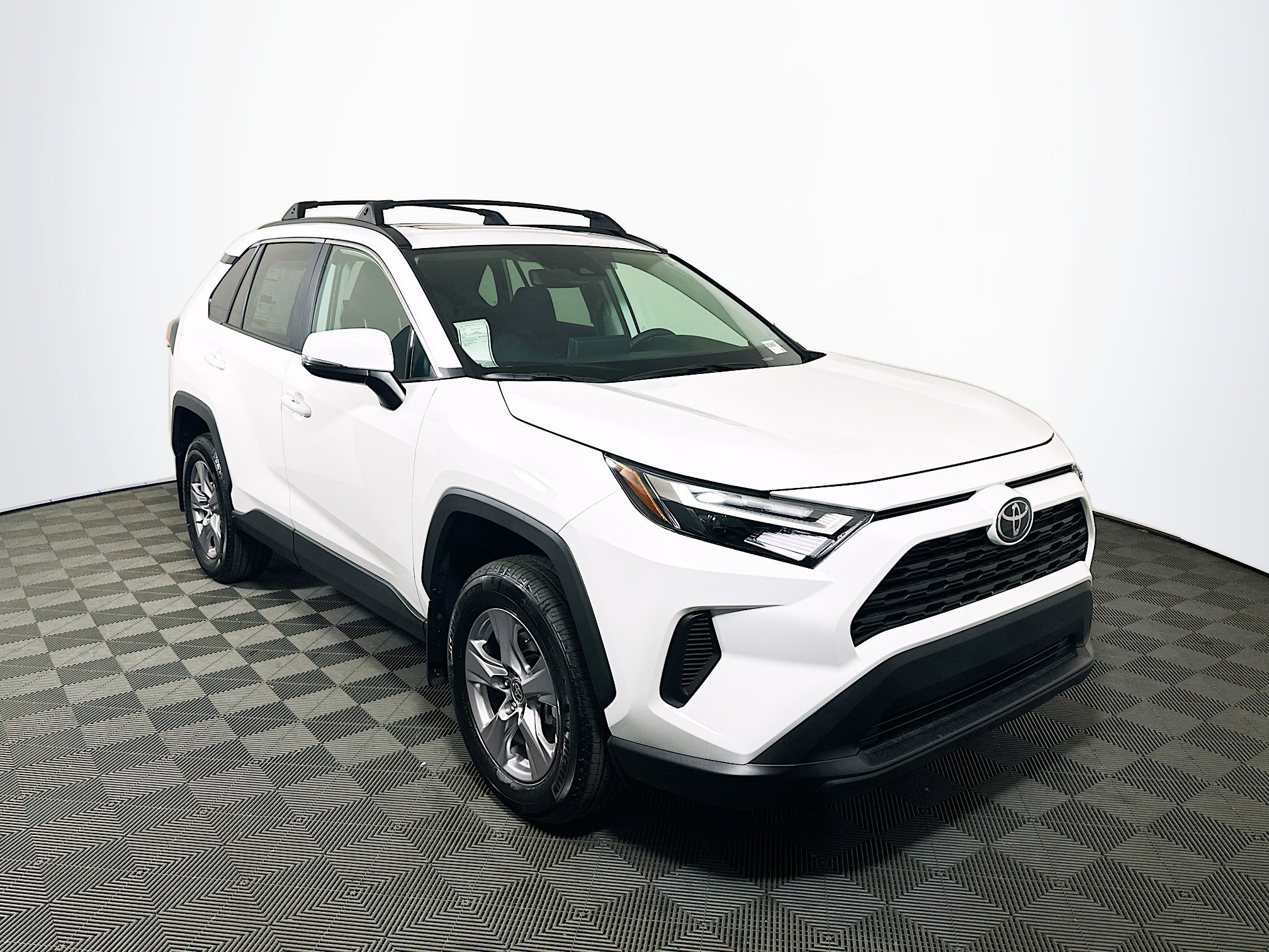 2025 Toyota RAV4 XLE's photo