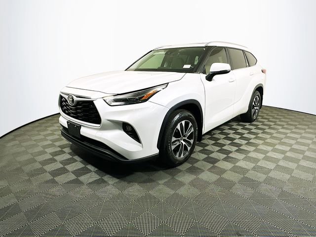2023 Toyota Highlander XLE photo 3
