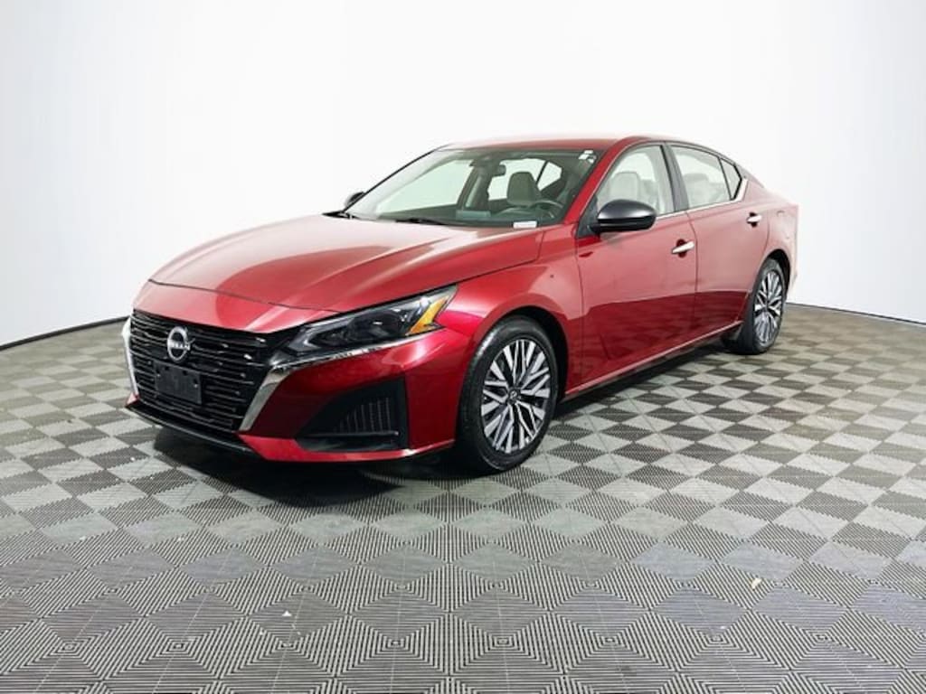 Used 2025 Nissan Altima SV Sedan
