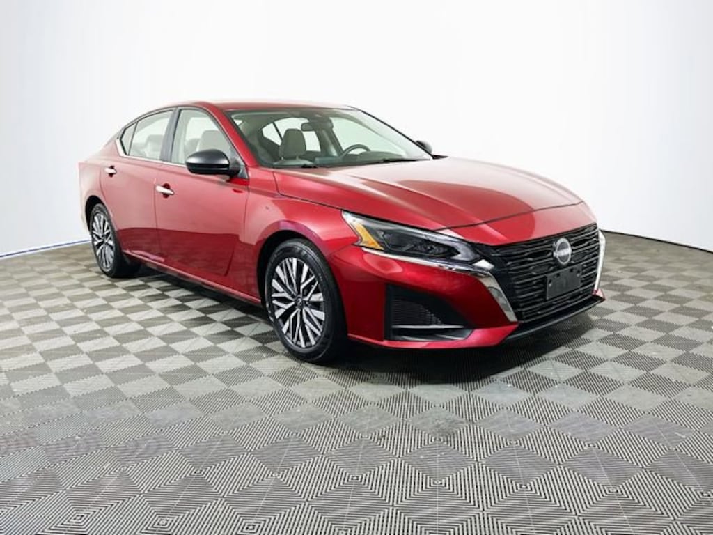 Used 2025 Nissan Altima SV Sedan