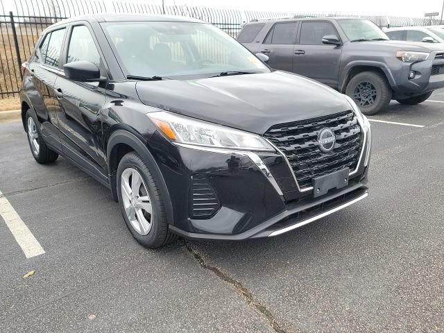 2023 Nissan Kicks S's photo