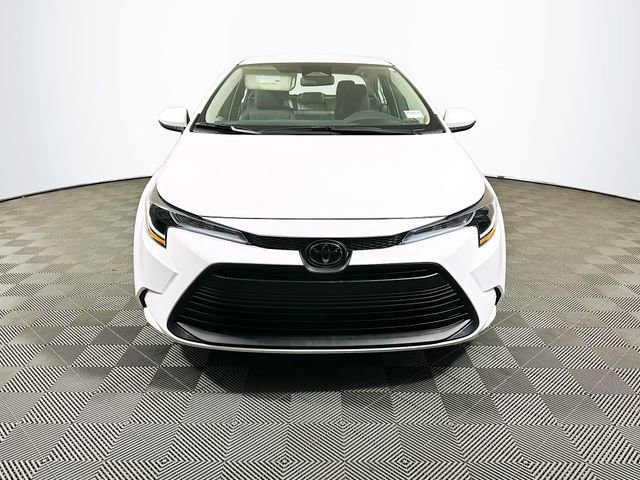 2025 Toyota Corolla LE photo 2