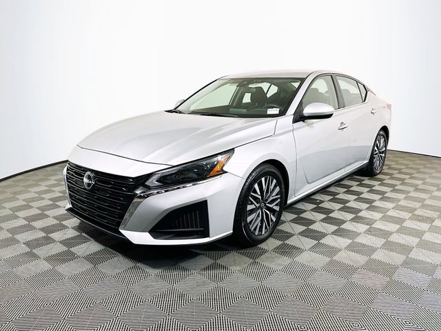 2023 Nissan Altima 2.5 SV photo 3