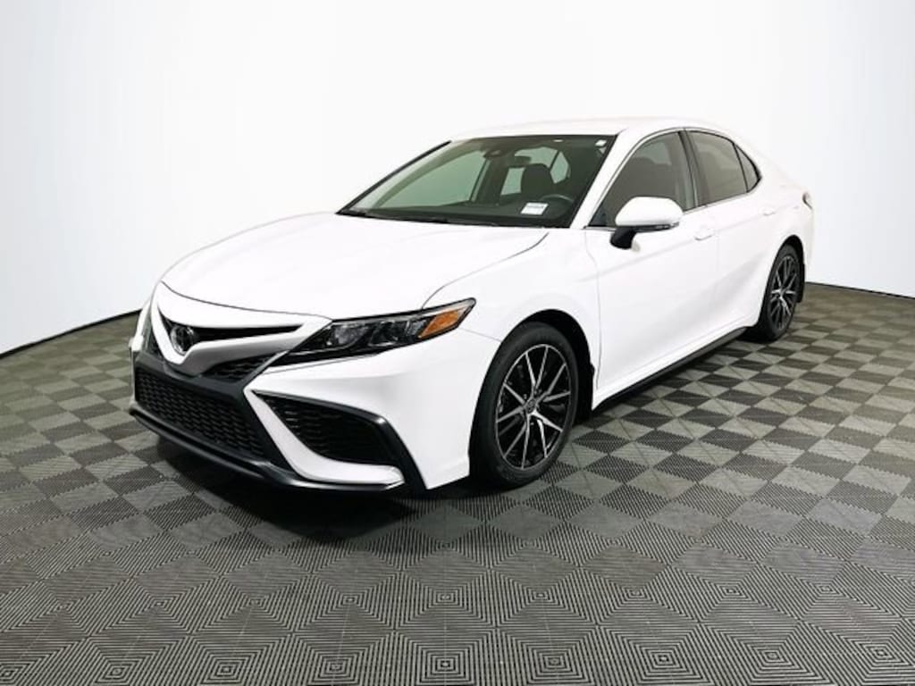 Used 2023 Toyota Camry SE Sedan