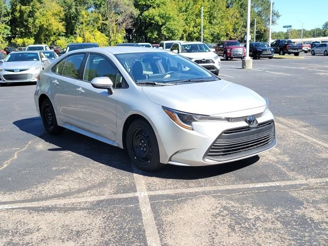 2025 Toyota Corolla LE's photo