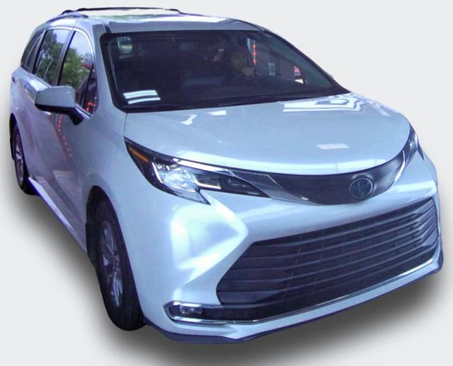 2022 Toyota Sienna XLE 8-Passenger Hybrid FWD's photo