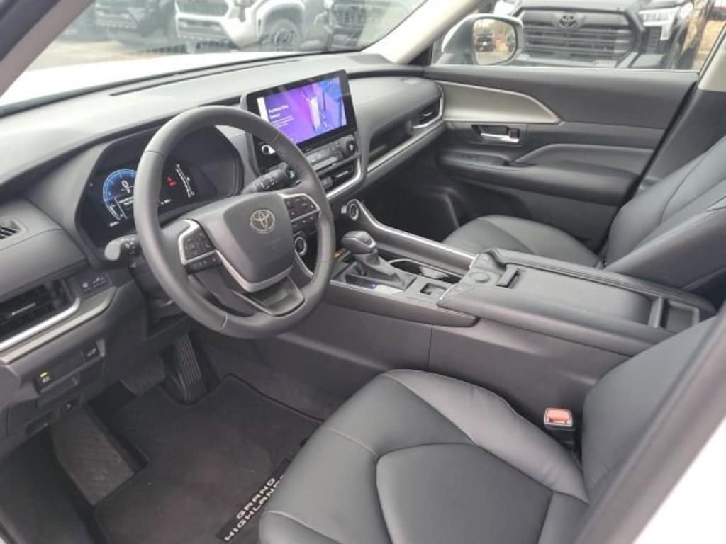 Used 2025 Toyota Grand Highlander XLE SUV