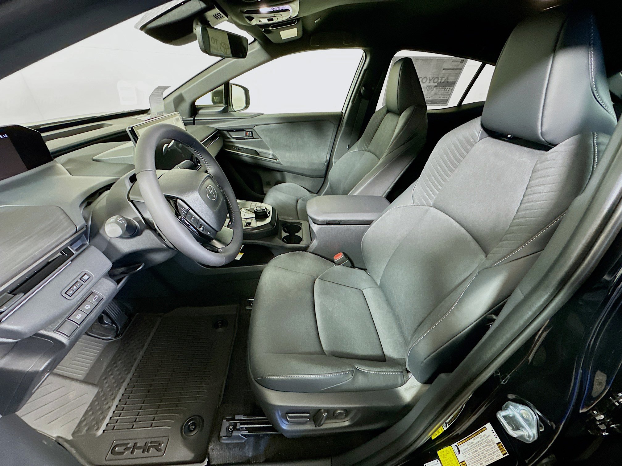 2026 Toyota C-HR XSE - Photo 9
