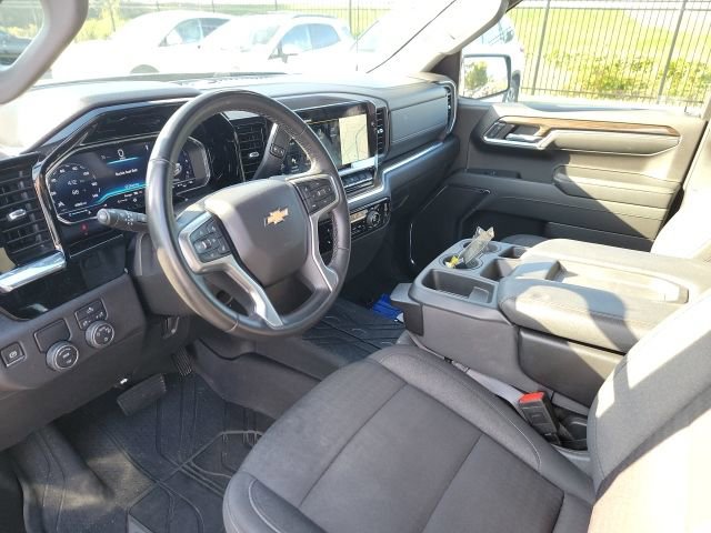2024 Chevrolet Silverado 1500 photo 2