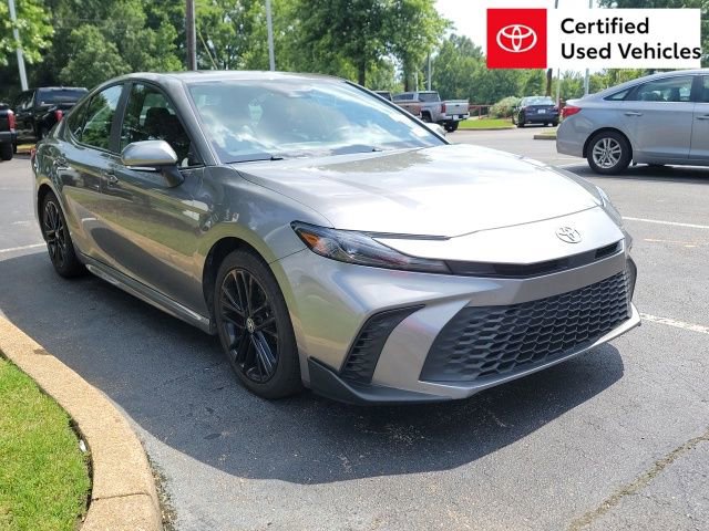 2025 Toyota Camry LE Hybrid's photo