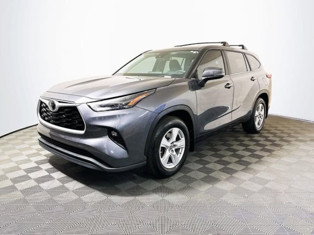 Used 2023 Toyota Highlander LE SUV