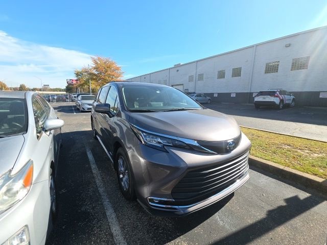 2021 Toyota Sienna XLE