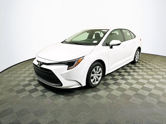 2025 Toyota Corolla LE photo 3