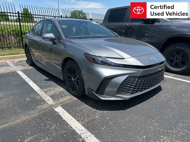2025 Toyota Camry SE Hybrid's photo