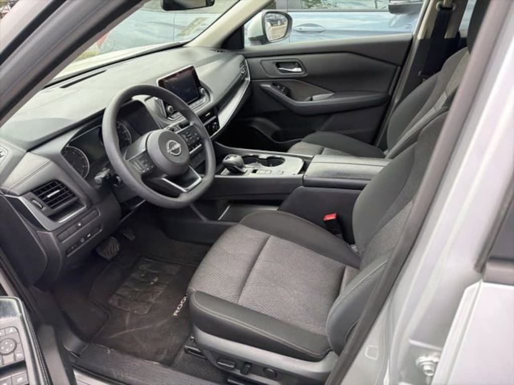 Used 2024 Nissan Rogue SV SUV