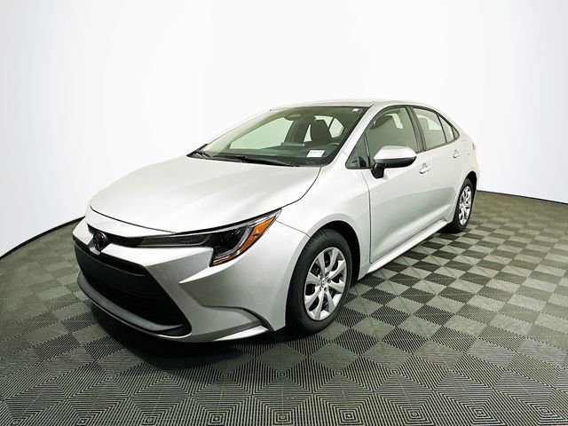 2025 Toyota Corolla LE photo 3