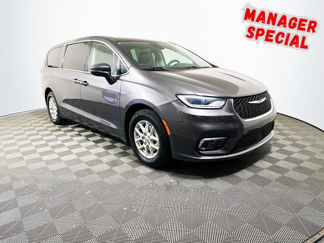 2023 Chrysler Pacifica Touring L's photo