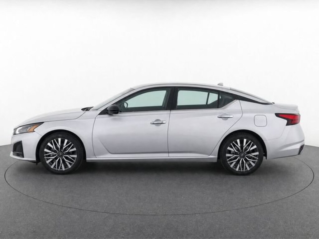 Used 2024 Nissan Altima 2.5 SV Sedan