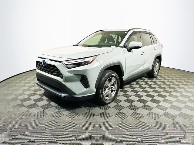 2022 Toyota RAV4 Hybrid XLE photo 2