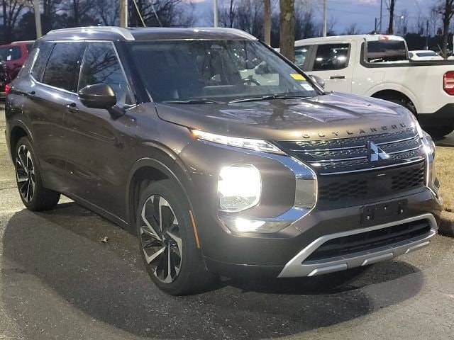 2024 Mitsubishi Outlander SEL's photo