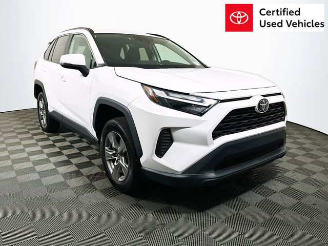2024 Toyota RAV4 XLE's photo