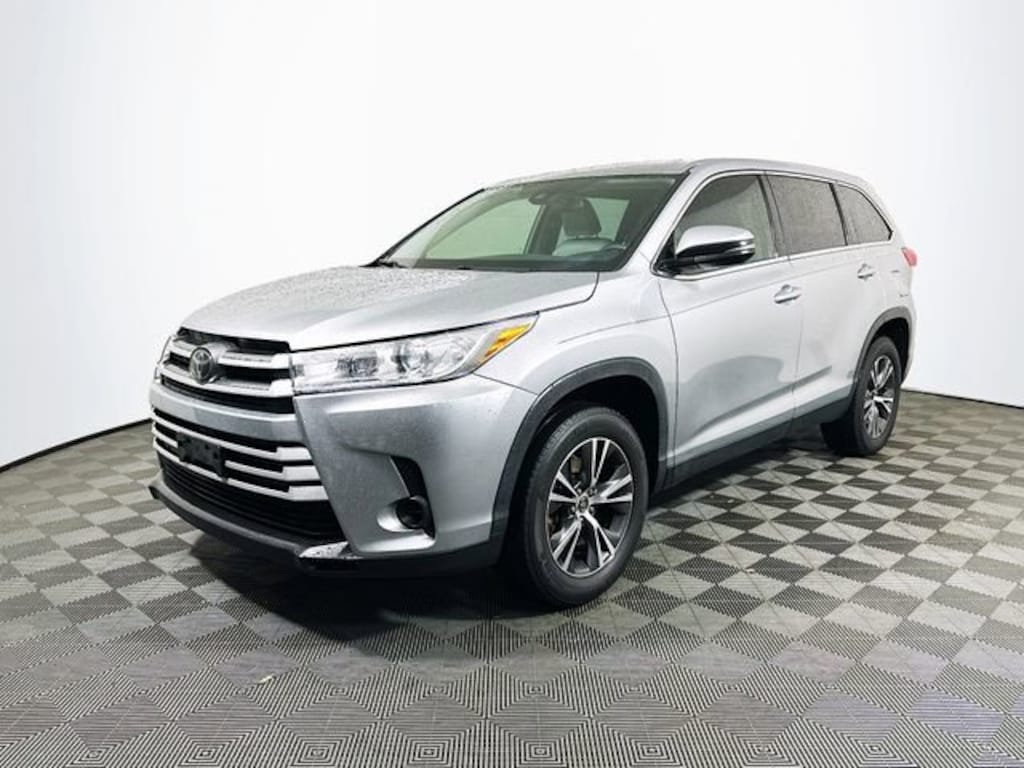 Used 2019 Toyota Highlander LE I4 SUV
