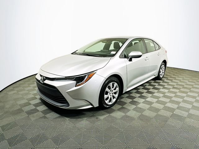 2023 Toyota Corolla LE photo 3