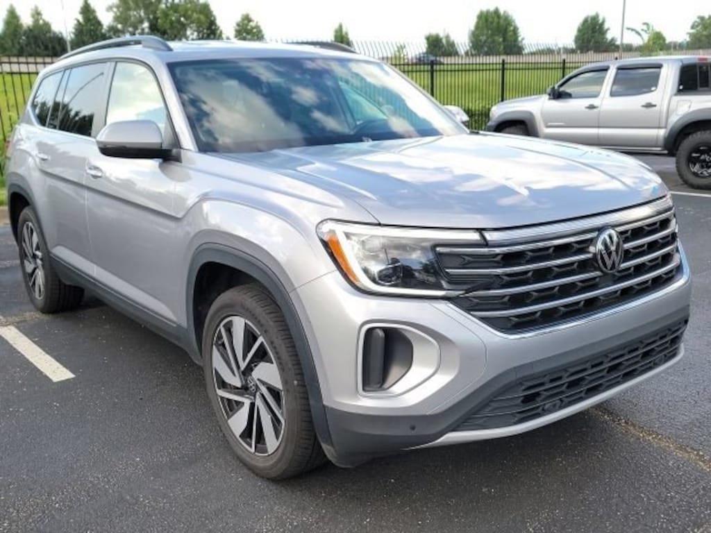 Used 2025 Volkswagen Atlas 2.0T SE w/Technology SUV