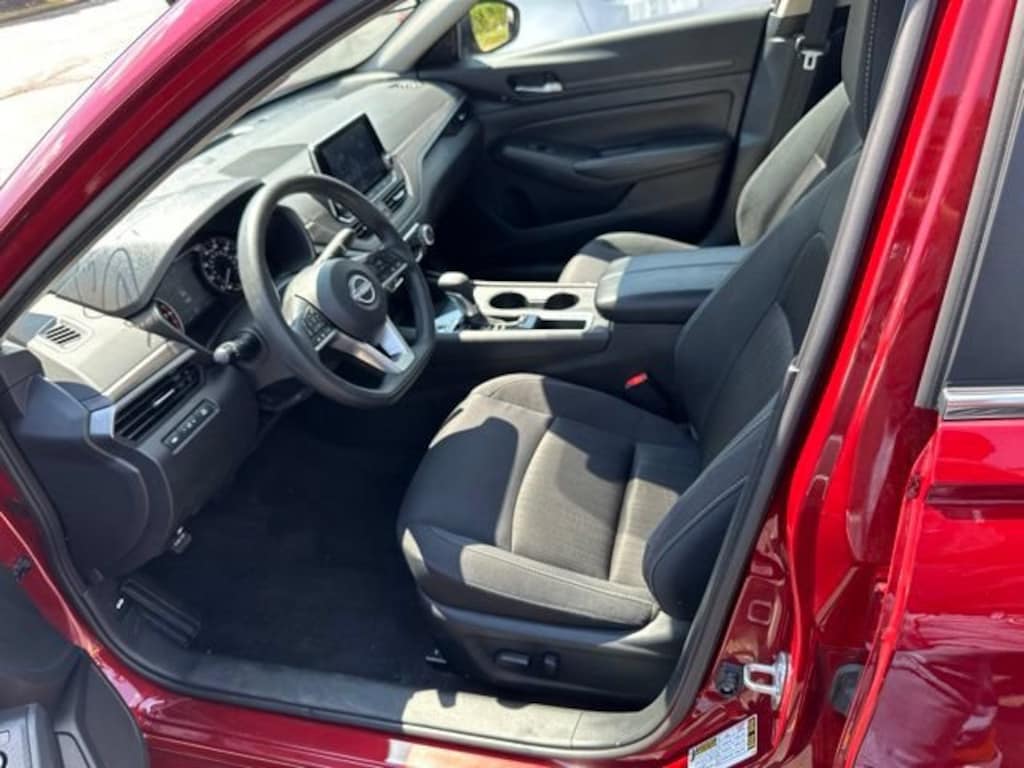 Used 2025 Nissan Altima SV Sedan