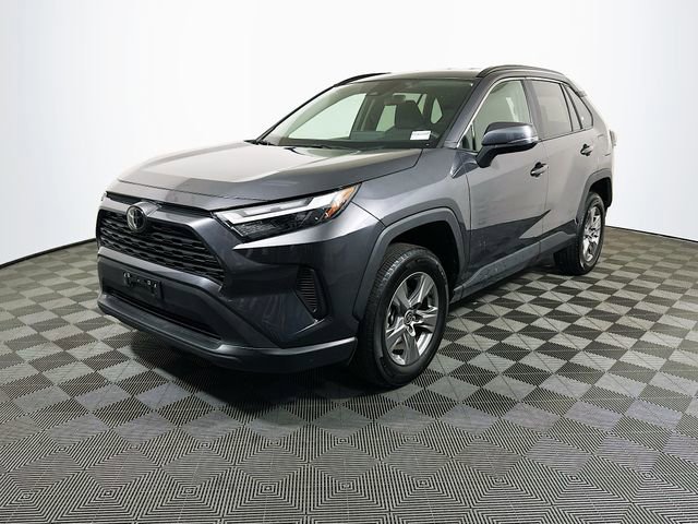 2024 Toyota RAV4 XLE photo 3